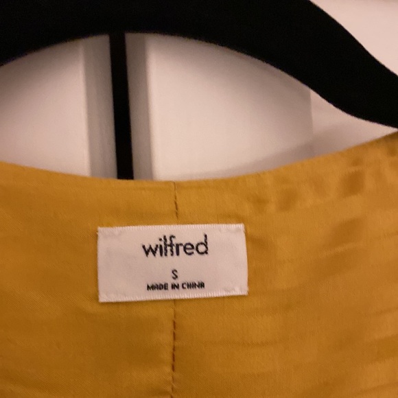 Gold blouse with tie around the waist - Picture 3 of 3